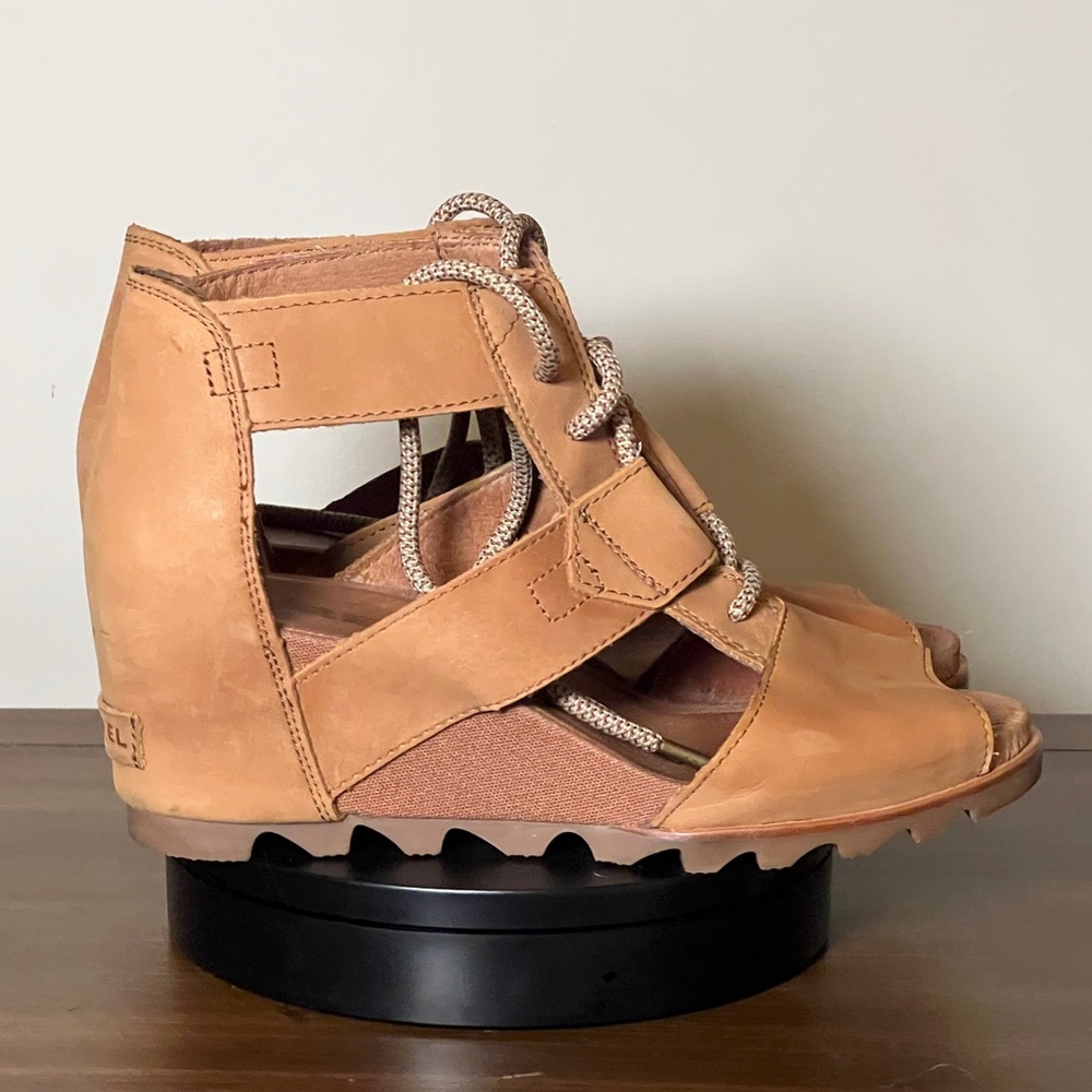 Sorel Women's Tan Lace-Up Joanie Sandals | W12 (2” heel)